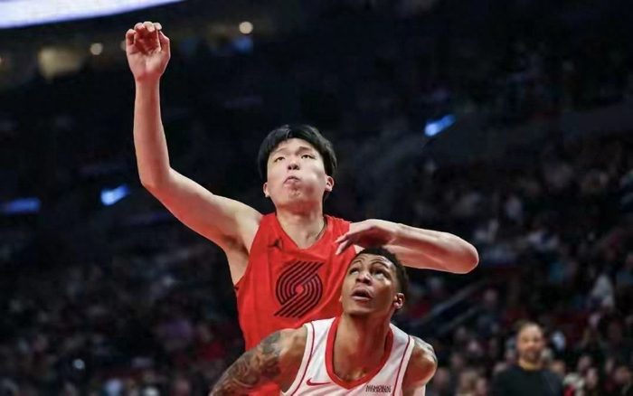 500彩票网官方-东契奇替补席暴走真相！杨瀚森被下放，NBA生存法则太残酷|雷迪克|波特兰开拓者队|卢卡-东契奇|洛杉矶湖人队|JJ-雷迪克_新浪体育_新浪新闻